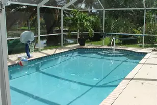 613 SE 21st St, Cape Coral, FL 33990 - Photo 8