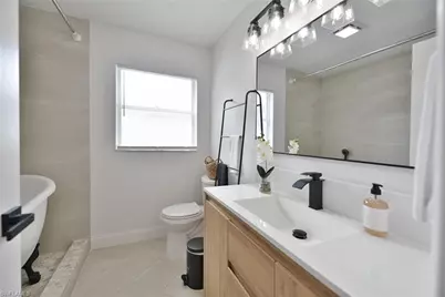 912 Entrada Dr S, Fort Myers, FL 33919 - Photo 12