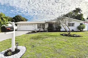 912 Entrada Dr S, Fort Myers, FL 33919 - Photo 2