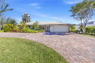 6807 Azalea Ln, Fort Myers, FL 33919 - Photo 6