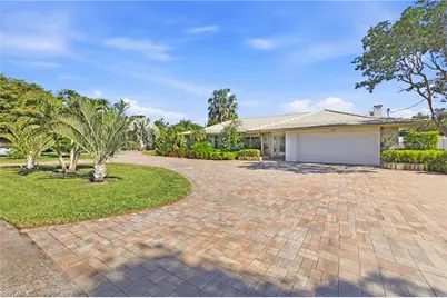 6807 Azalea Ln, Fort Myers, FL 33919 - Photo 4