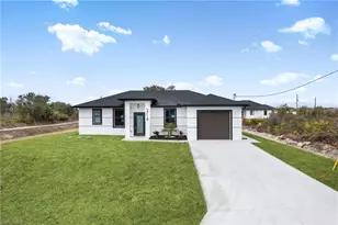 2718 67th St W, Lehigh Acres, FL 33971 - Photo 8