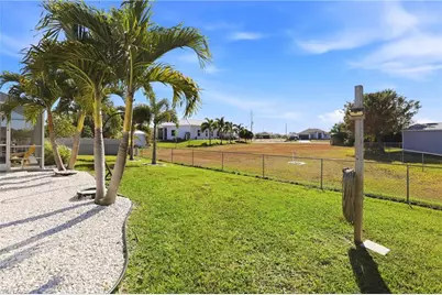 4306 NE 20th Pl, Cape Coral, FL 33909 - Photo 32