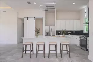 1014 SW 8th Pl, Cape Coral, FL 33991 - Photo 4