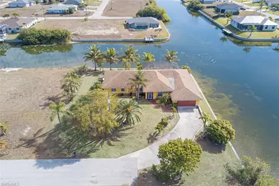 901 NW 3rd Pl, Cape Coral, FL 33993 - Photo 2
