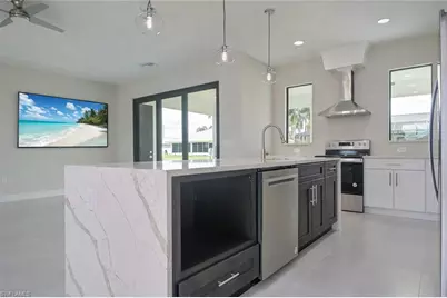 19 NW 14th Pl, Cape Coral, FL 33993 - Photo 4