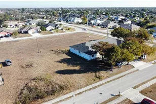711 SE 8th St, Cape Coral, FL 33990 - Photo 2