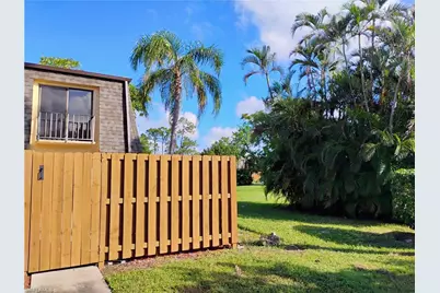 3290 Sandlewood Ln #3, Fort Myers, FL 33907 - Photo 2