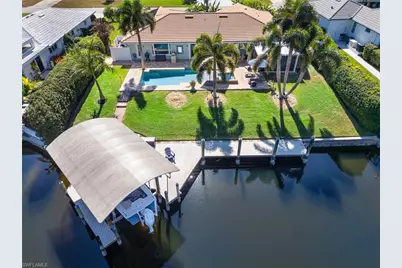 977 N Waterway Dr, Fort Myers, FL 33919 - Photo 4