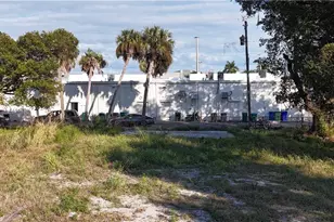 76 Alameda Ave, Fort Myers, FL 33905 - Photo 4