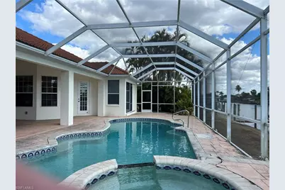 2002 SE 28th St, Cape Coral, FL 33904 - Photo 4
