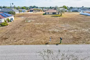 1827 NE 17th Pl, Cape Coral, FL 33909 - Photo 10