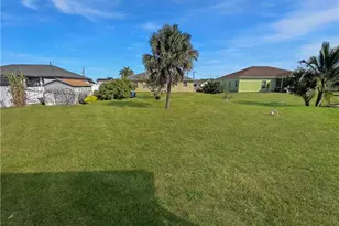 906 Alfreda Ave, Lehigh Acres, FL 33971 - Photo 38