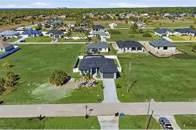 3911 NW 40th Ter, Cape Coral, FL 33993 - Photo 4