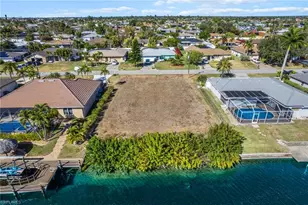 322 SE 33rd St, Cape Coral, FL 33904 - Photo 2