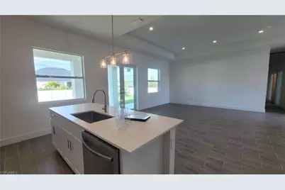 424 SW 28th Ave, Cape Coral, FL 33991 - Photo 8