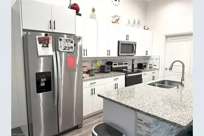 1086 W Leader Ct, Labelle, FL 33935 - Photo 8