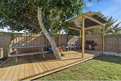 885 Entrada Dr S, Fort Myers, FL 33919 - Photo 16