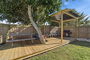 885 Entrada Dr S, Fort Myers, FL 33919 - Photo 16