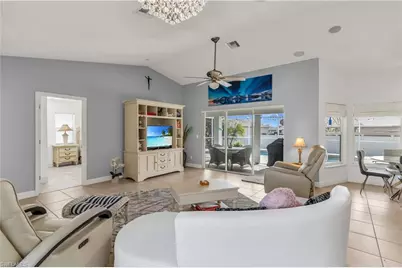 310 SE 47th St, Cape Coral, FL 33904 - Photo 4