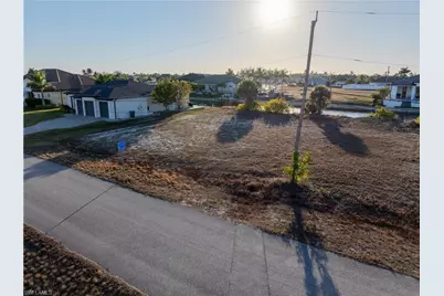 1418 NW 33rd Pl, Cape Coral, FL 33993 - Photo 4