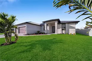 1425 NE 2nd St, Cape Coral, FL 33909 - Photo 2