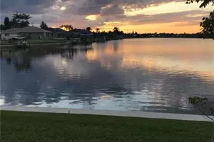 546 SE 5th Ave, Cape Coral, FL 33990 - Photo 6