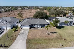 2846 SW 25th Pl, Cape Coral, FL 33914 - Photo 4