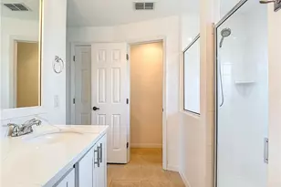 1723 NE 2nd Pl, Cape Coral, FL 33909 - Photo 32