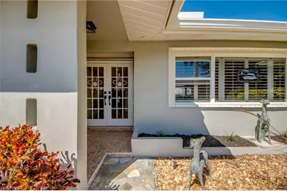 917 SE 43rd Ter, Cape Coral, FL 33904 - Photo 2