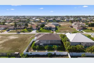 427 NW 37th Ave, Cape Coral, FL 33993 - Photo 8