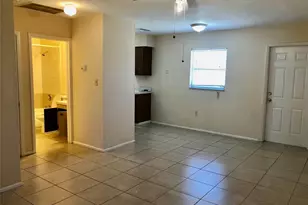704 SE 46th Ln, Cape Coral, FL 33904 - Photo 2