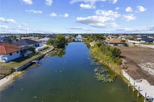 704 NW 9th St, Cape Coral, FL 33993 - Photo 6