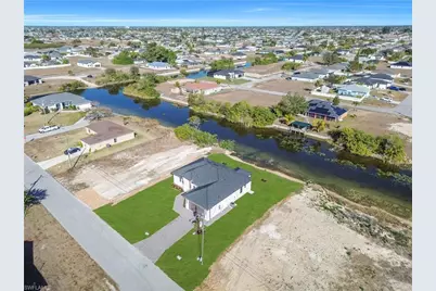 609 NE 11th Ter, Cape Coral, FL 33909 - Photo 16