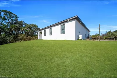 621 Greenbriar Blvd, Lehigh Acres, FL 33972 - Photo 6