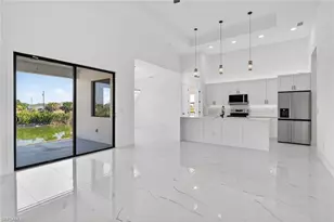 2515 NE 5th Pl, Cape Coral, FL 33909 - Photo 4