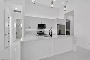 2515 NE 5th Pl, Cape Coral, FL 33909 - Photo 8