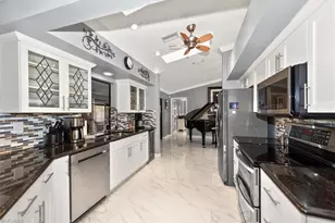 619 SE 22nd St, Cape Coral, FL 33990 - Photo 2