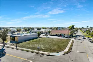 4632 SE 15th Ave, Cape Coral, FL 33904 - Photo 2