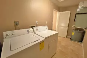 600 Squire Cir, Naples, FL 34104 - Photo 14