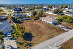 1028 NW Juanita Pl, Cape Coral, FL 33993 - Photo 2