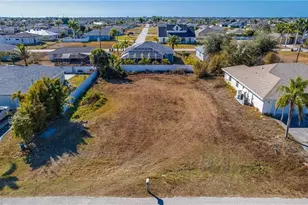 1028 NW Juanita Pl, Cape Coral, FL 33993 - Photo 1