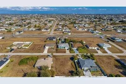 1028 NW Juanita Pl, Cape Coral, FL 33993 - Photo 8