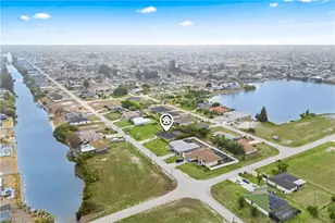 308 NE 19th Terrace, Cape Coral, FL 33909 - Photo 4