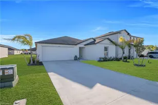 17567 Paradiso Wy, North Fort Myers, FL 33917 - Photo 4
