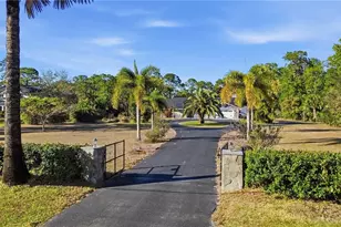 6011 Sea Grass Ln, Naples, FL 34116 - Photo 4