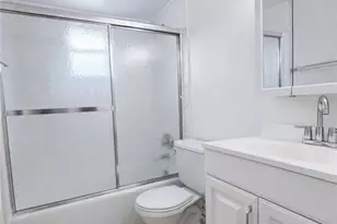 633 SE 12th Ct, Cape Coral, FL 33990 - Photo 8