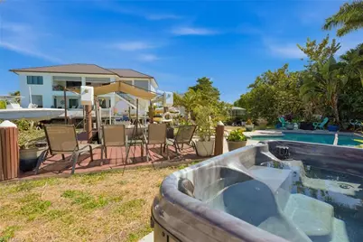 1105 Christopher Ct, Naples, FL 34104 - Photo 16