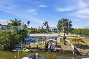 1105 Christopher Ct, Naples, FL 34104 - Photo 8