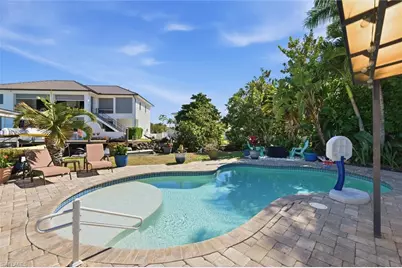 1105 Christopher Ct, Naples, FL 34104 - Photo 2